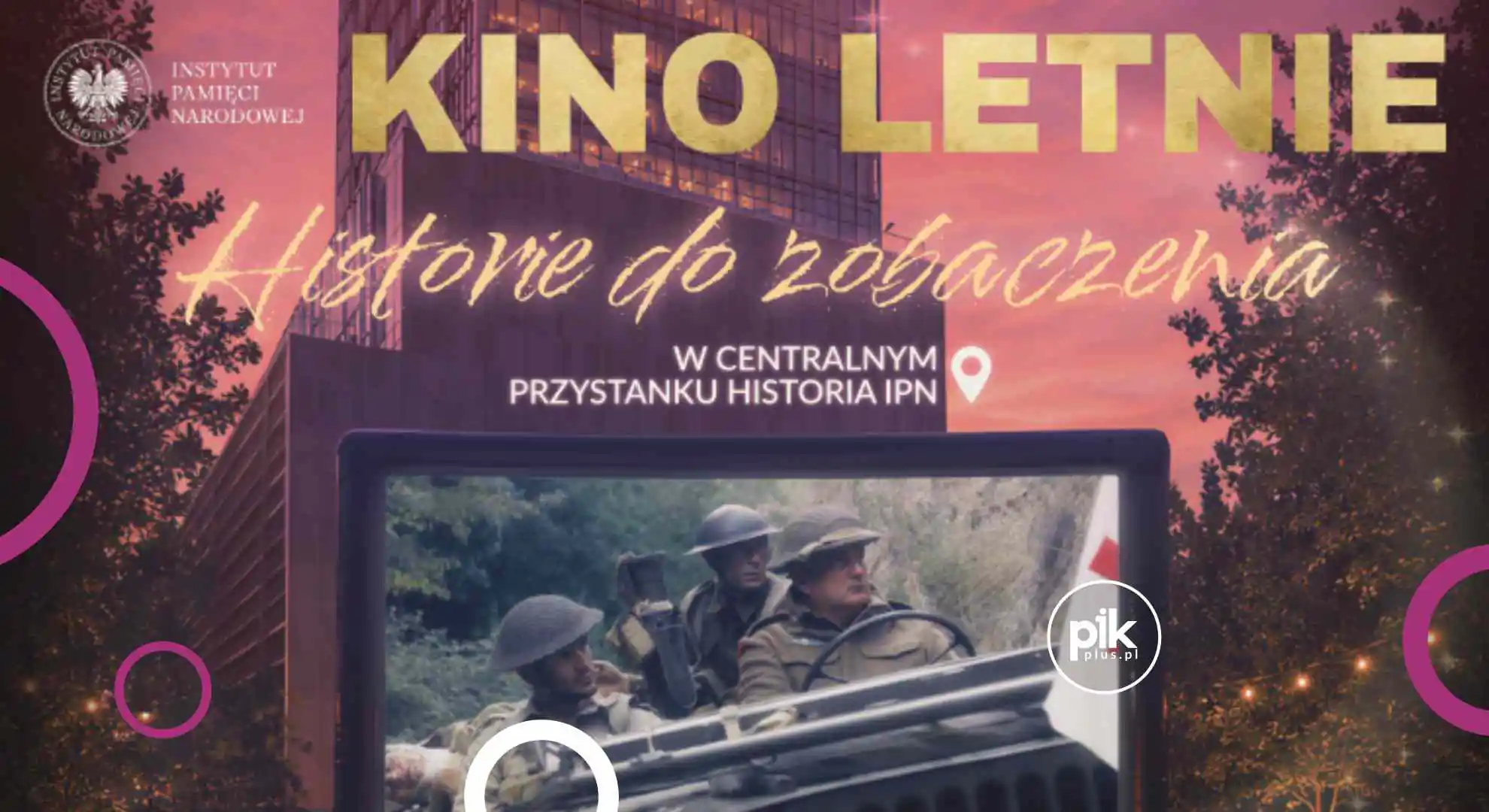 Kino plenerowe w w Centralnym Przystanku Historia IPN.